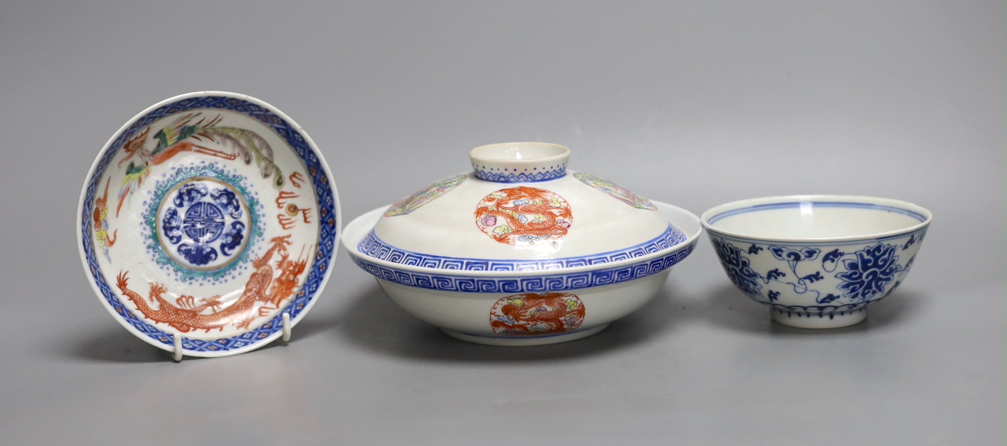 3 pieces of early 20th century Chinese porcelain to include a bowl and cover, saucer dish and a blue and white bowl, largest 19.5cm diameter